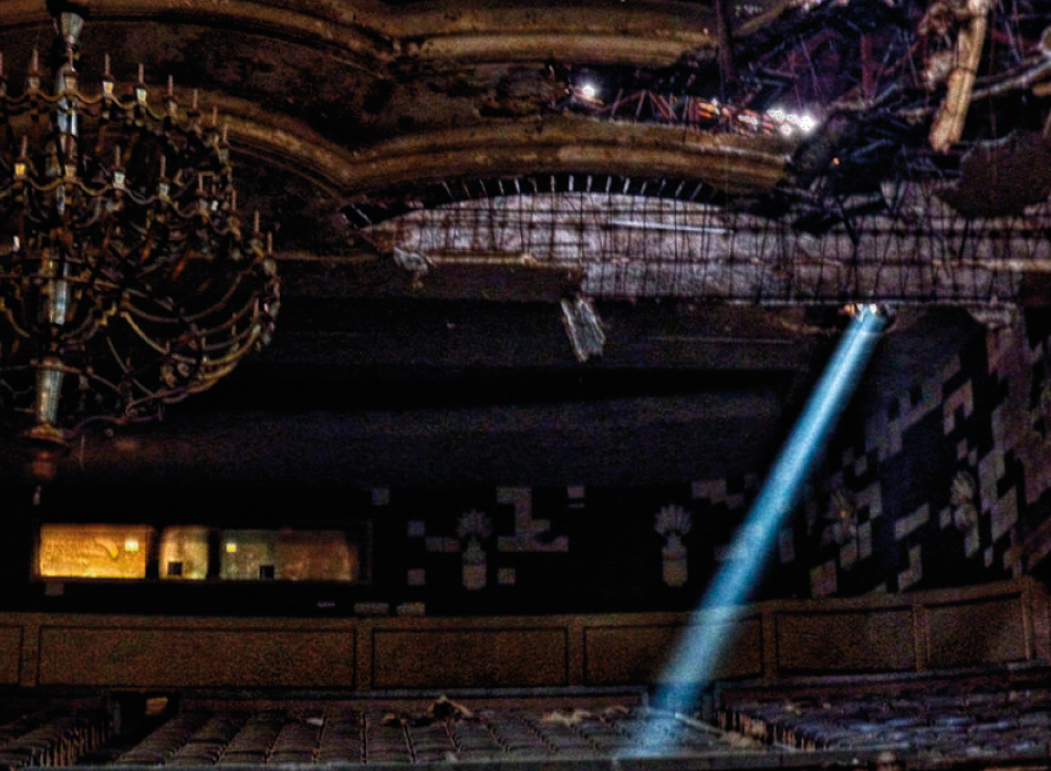 Interior abandonado del cine opera